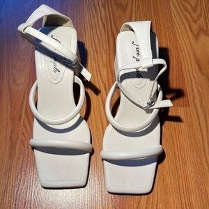 Free People Parker Pillow Heels. NEW